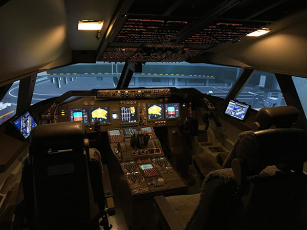 “Complete and Fully-Functional” 1:1 Scale 747-400 Flight Deck Simulator ...